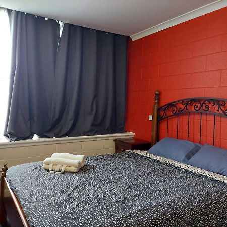Port Adelaide Backpackers Hostel Eksteriør bilde