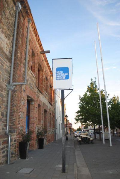 Port Adelaide Backpackers Hostel Eksteriør bilde