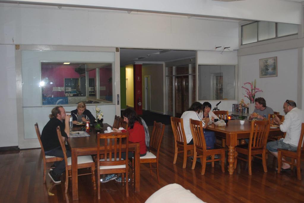 Port Adelaide Backpackers Hostel Eksteriør bilde