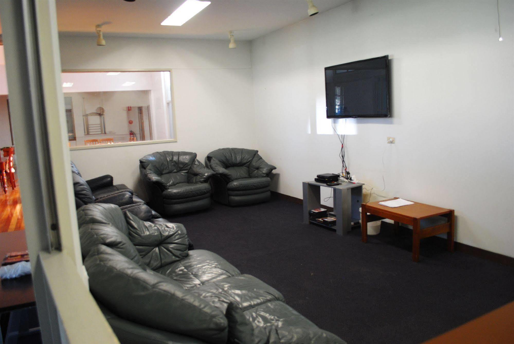 Port Adelaide Backpackers Hostel Eksteriør bilde